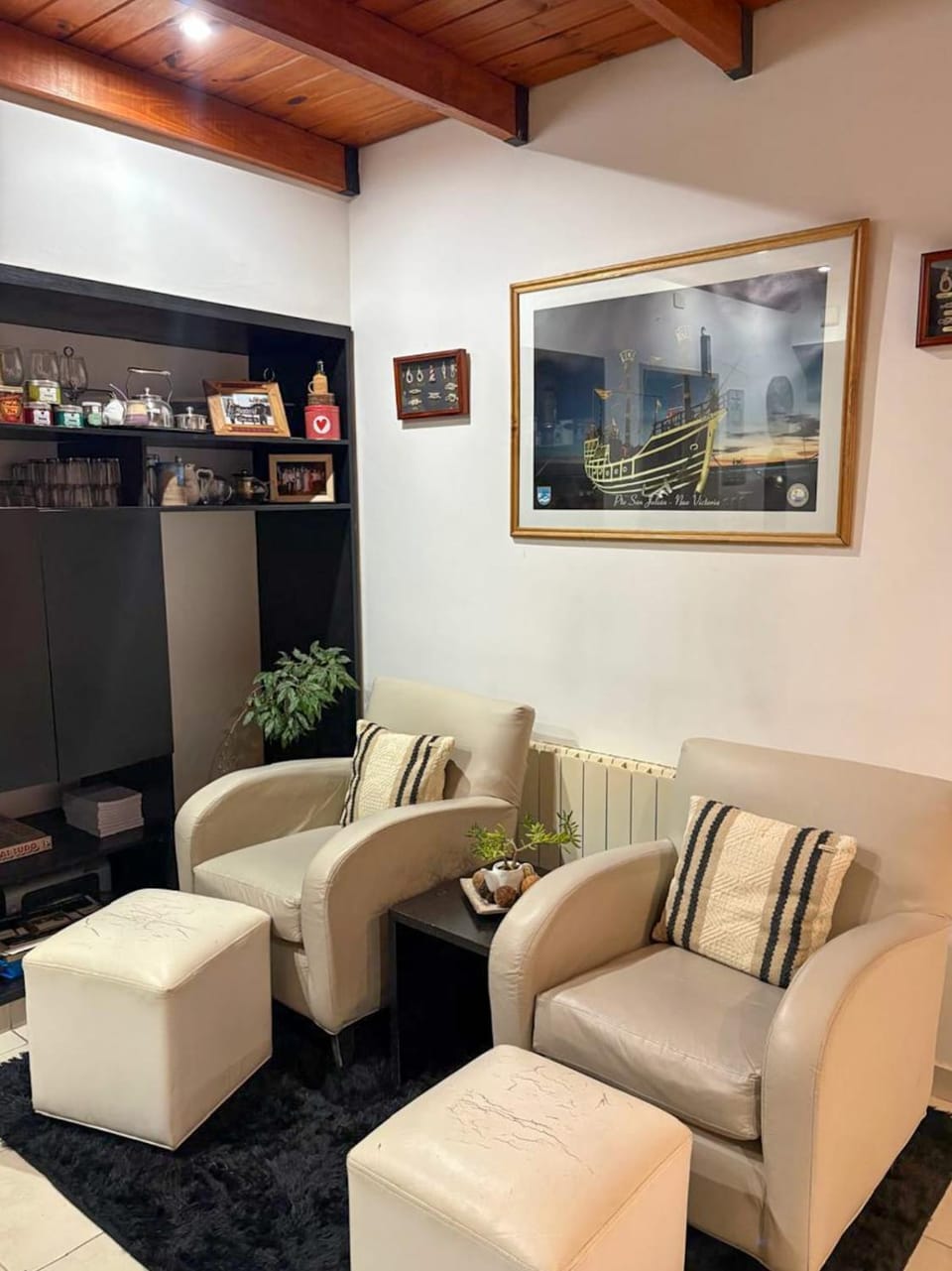 Communal lounge/ TV room, Living room, Seating area