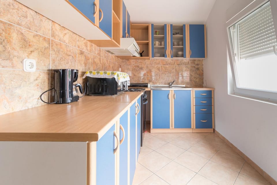 Coffee/tea facilities, Kitchen or kitchenette, dishwasher