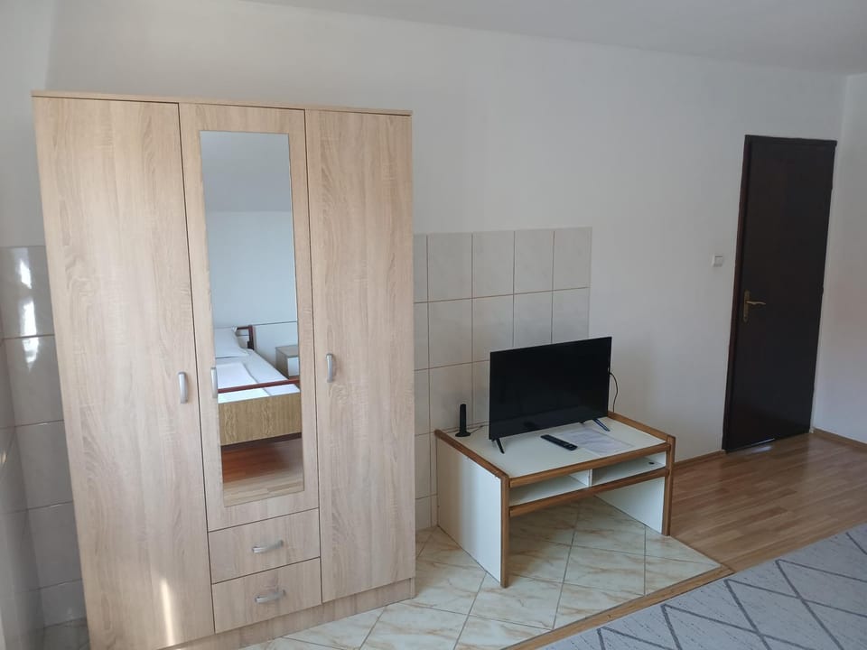 Hostel Vera - Airport Podgorica Bed and Breakfast in Podgorica Municipality, Montenegro