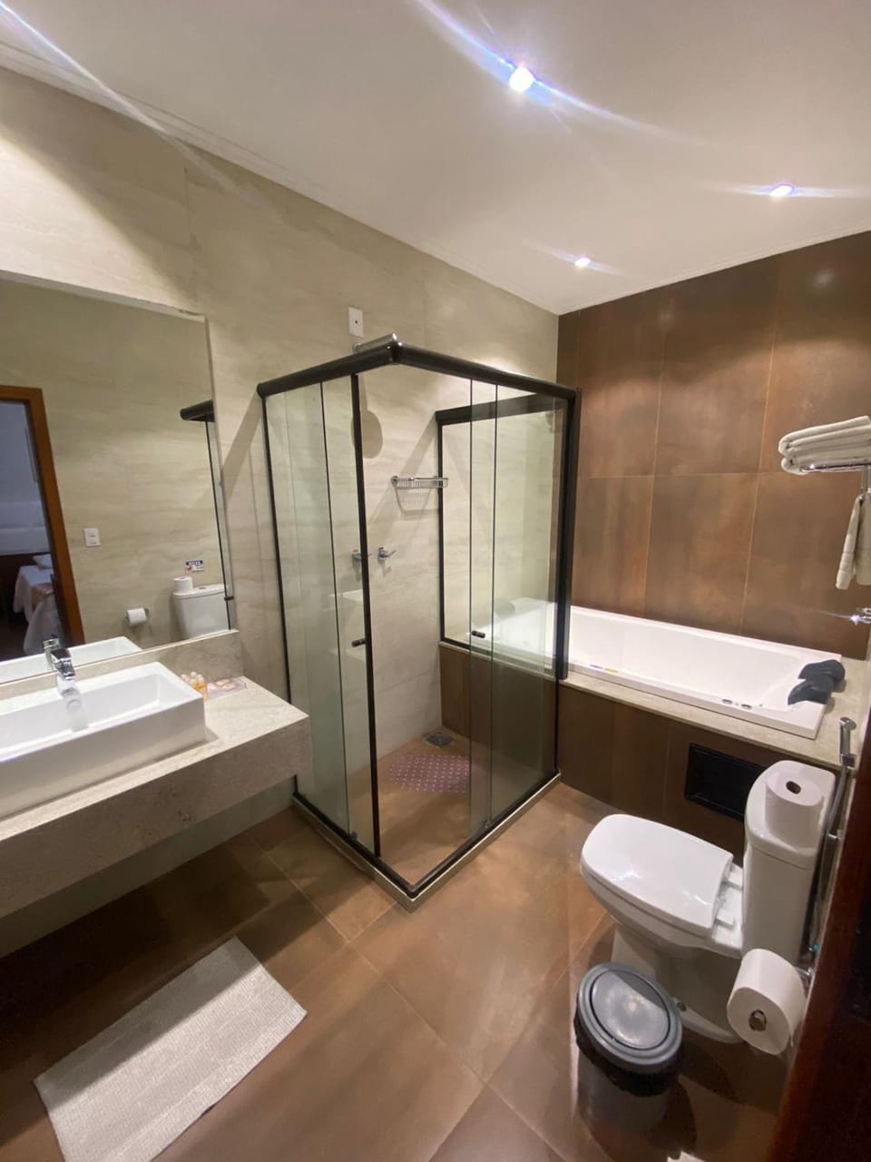 Shower, Toilet, Bathroom, Bath, towels