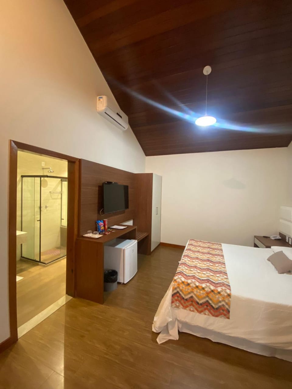 Bed, TV and multimedia, Photo of the whole room, Bedroom, hair dresser, wardrobe
