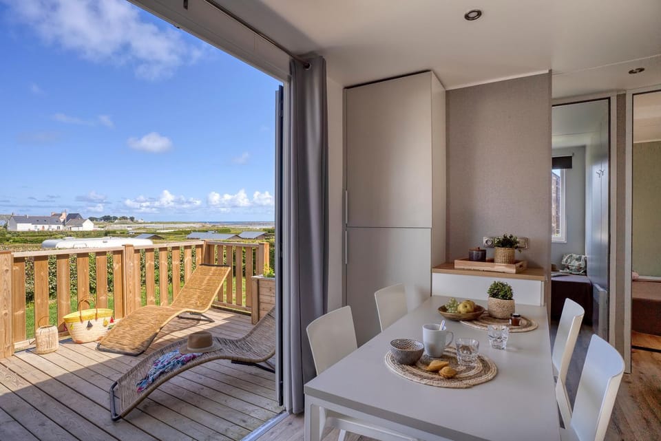 Patio, View (from property/room), Dining area, Sea view
