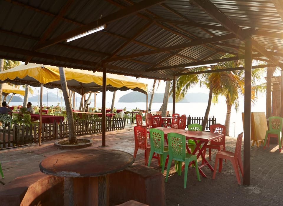 Restaurant/places to eat, Lounge or bar
