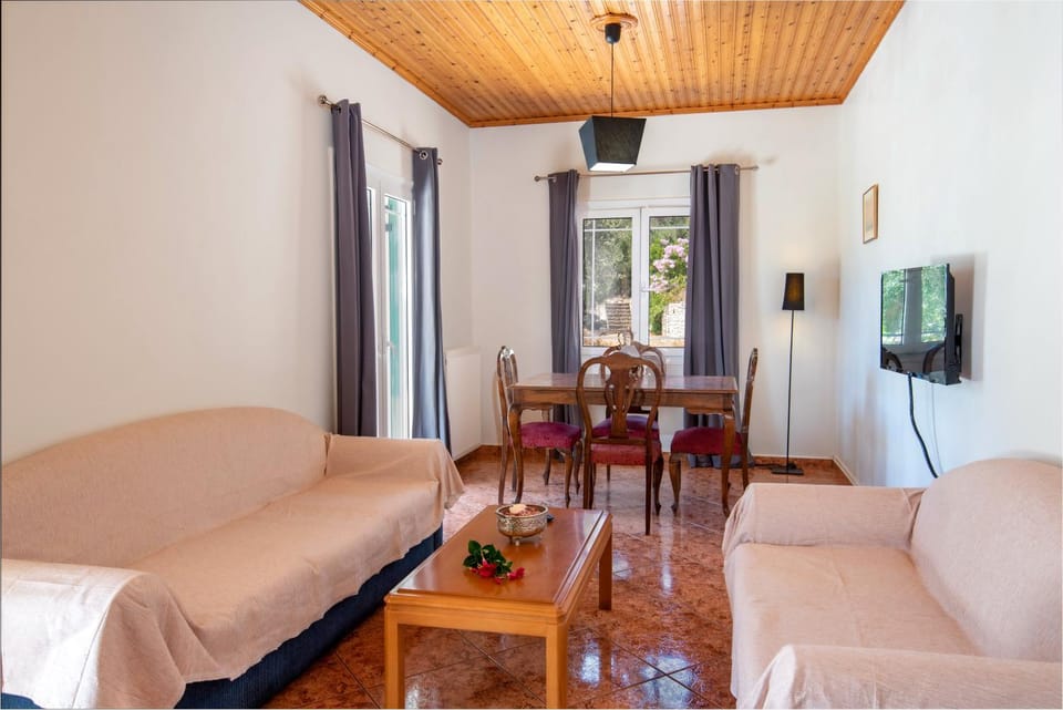 Communal lounge/ TV room, Living room