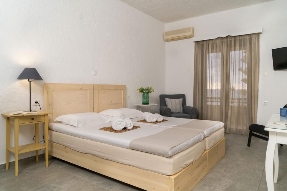 Bed, Photo of the whole room