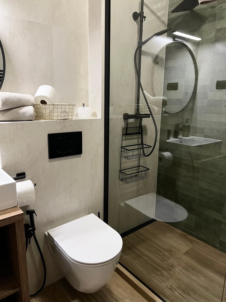 Shower, Toilet, Bathroom, towels