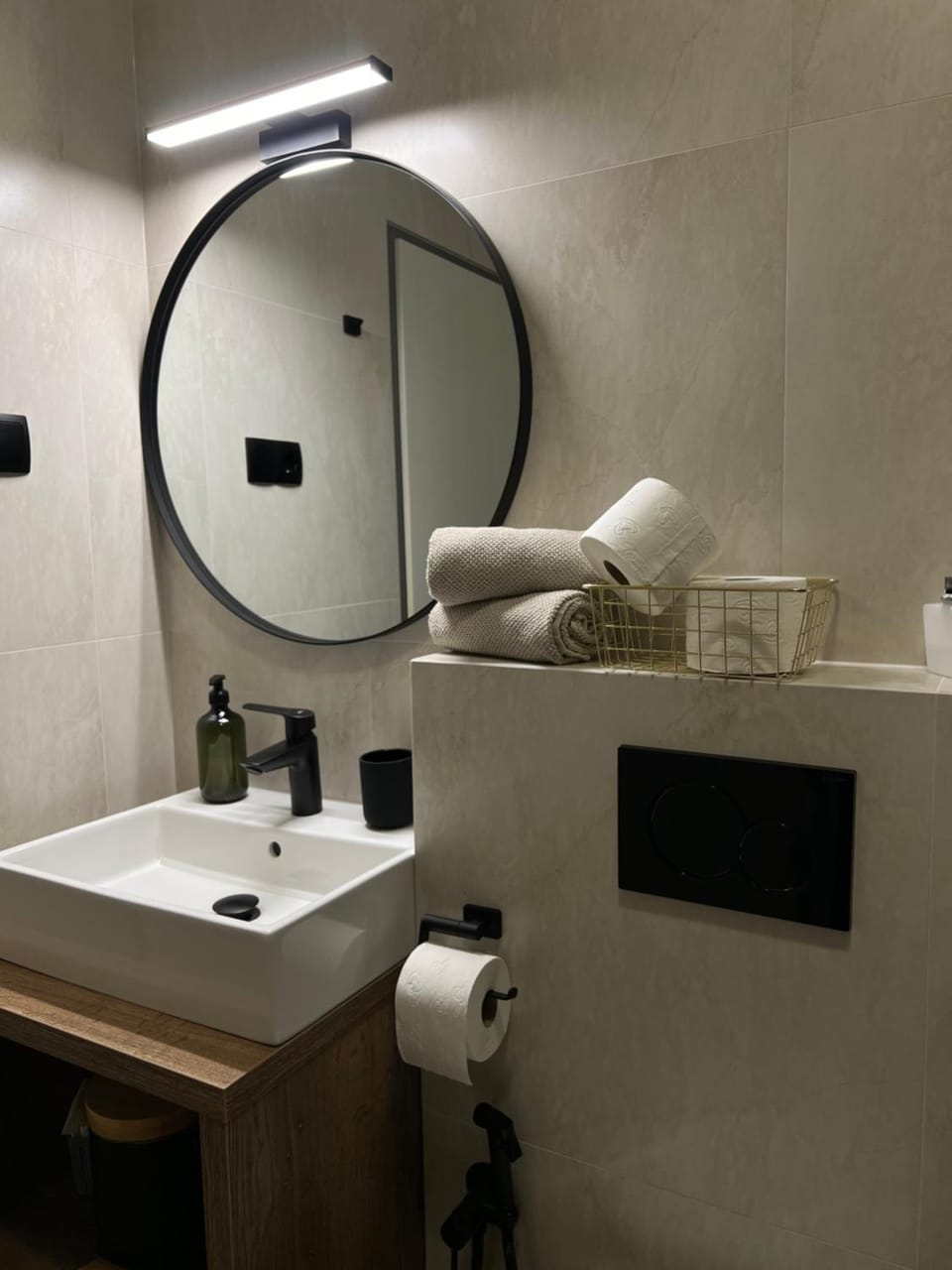 Toilet, Bathroom, towels