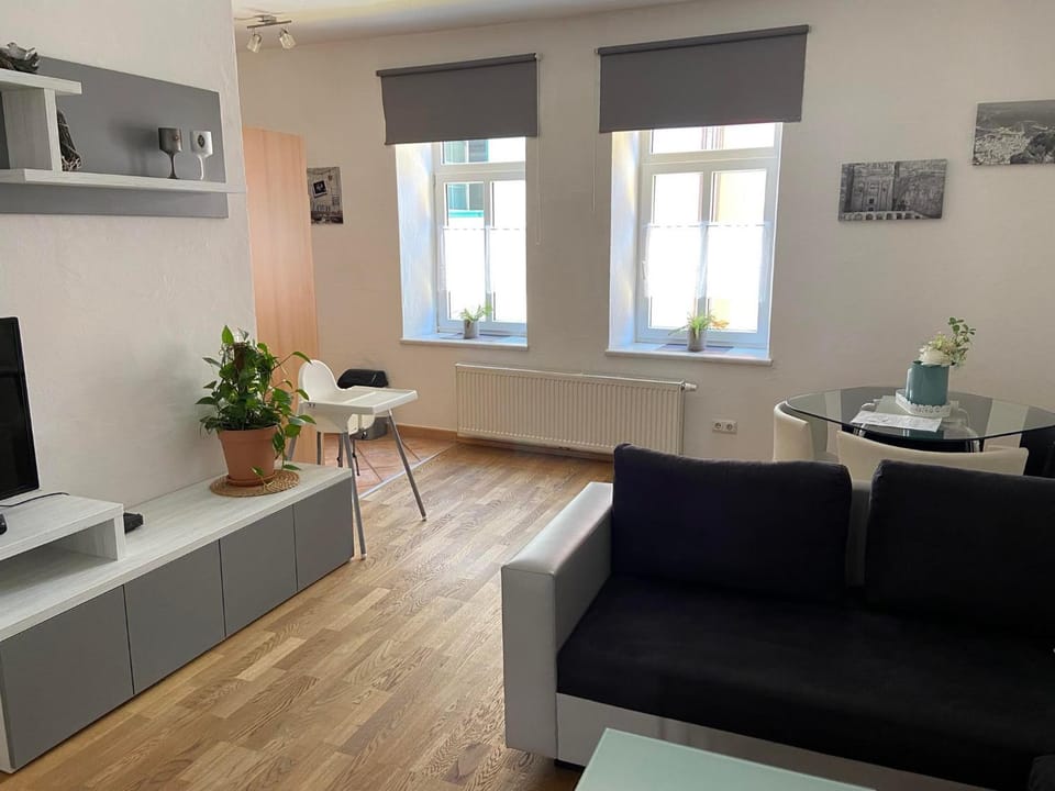 Communal lounge/ TV room, Kitchen or kitchenette, Living room, Seating area, Dining area