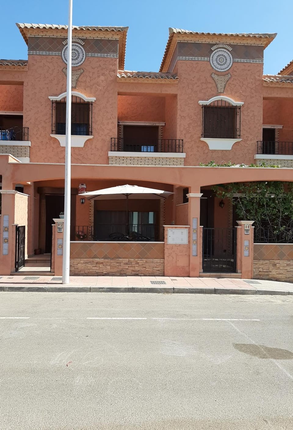 Facade/entrance