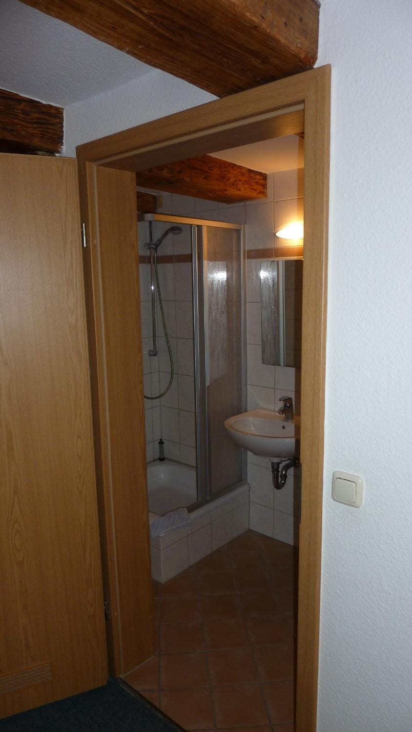 Shower, Toilet