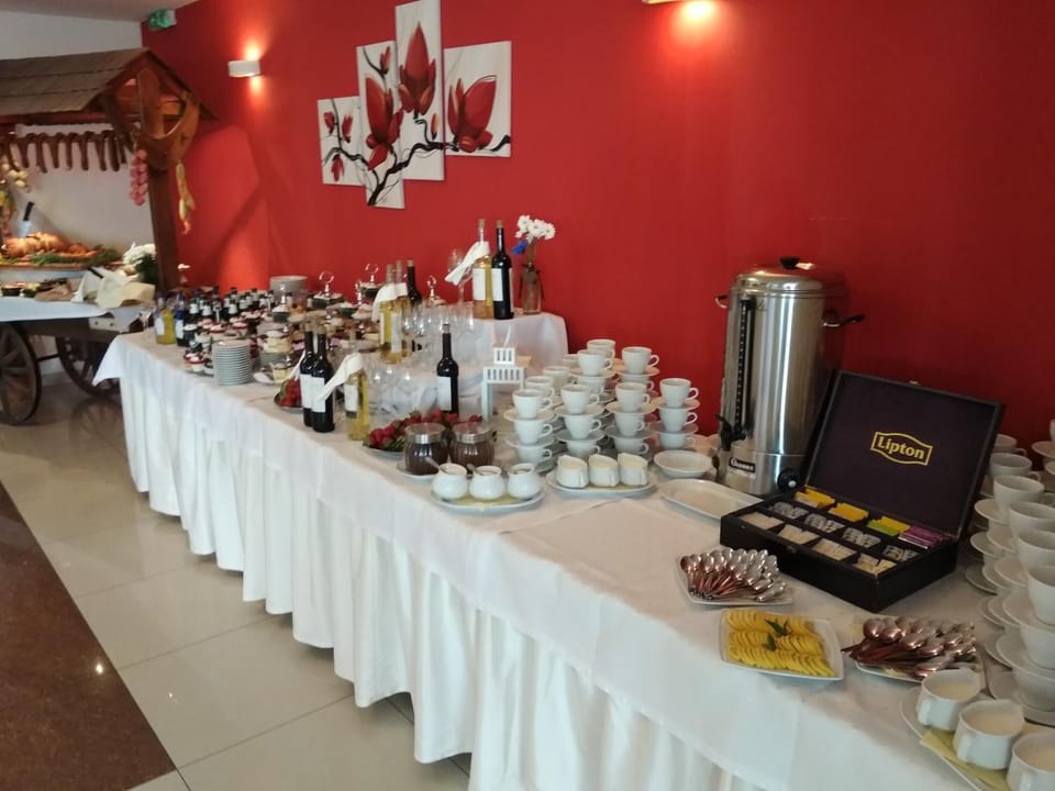 Coffee/tea facilities, Food and drinks, Buffet breakfast