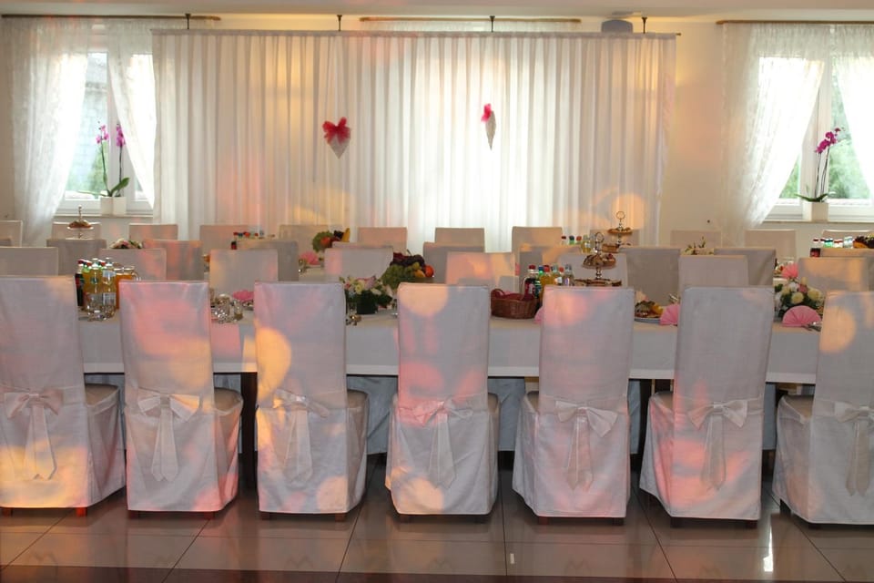 Restaurant/places to eat, Banquet/Function facilities