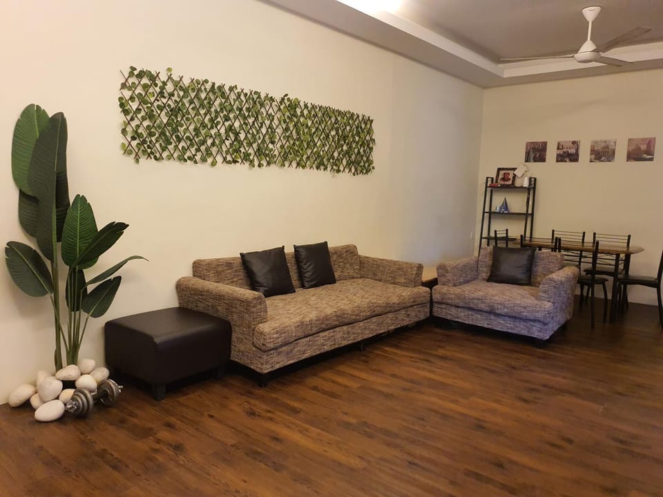 Swimming Pool Party House Apartment in Johor