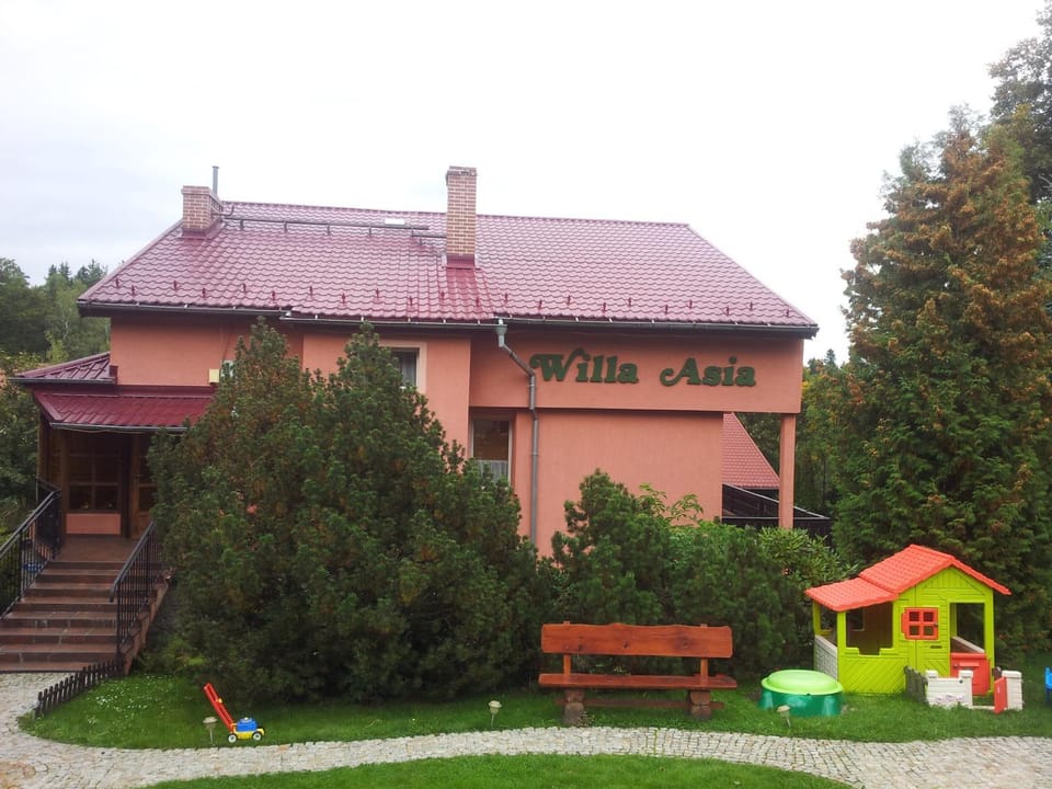 Facade/entrance, Garden
