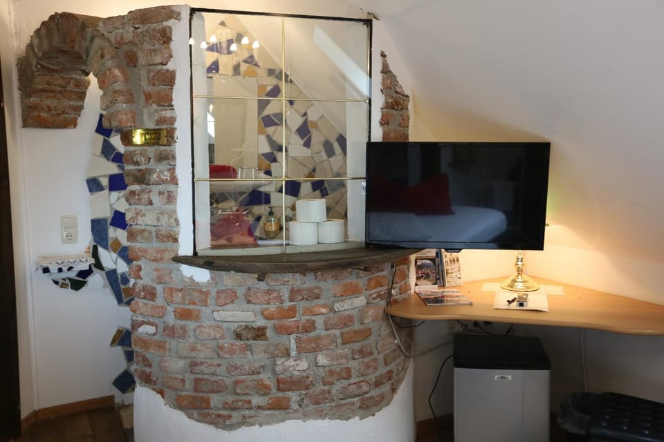 Toilet, TV and multimedia, Photo of the whole room, Bath
