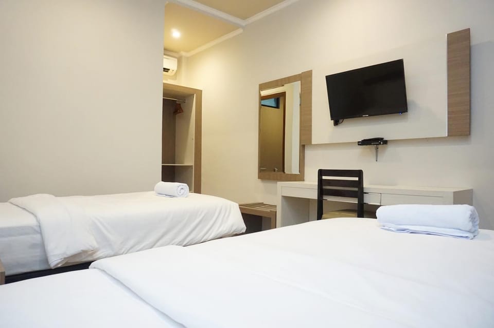 Communal lounge/ TV room, Bed, Photo of the whole room