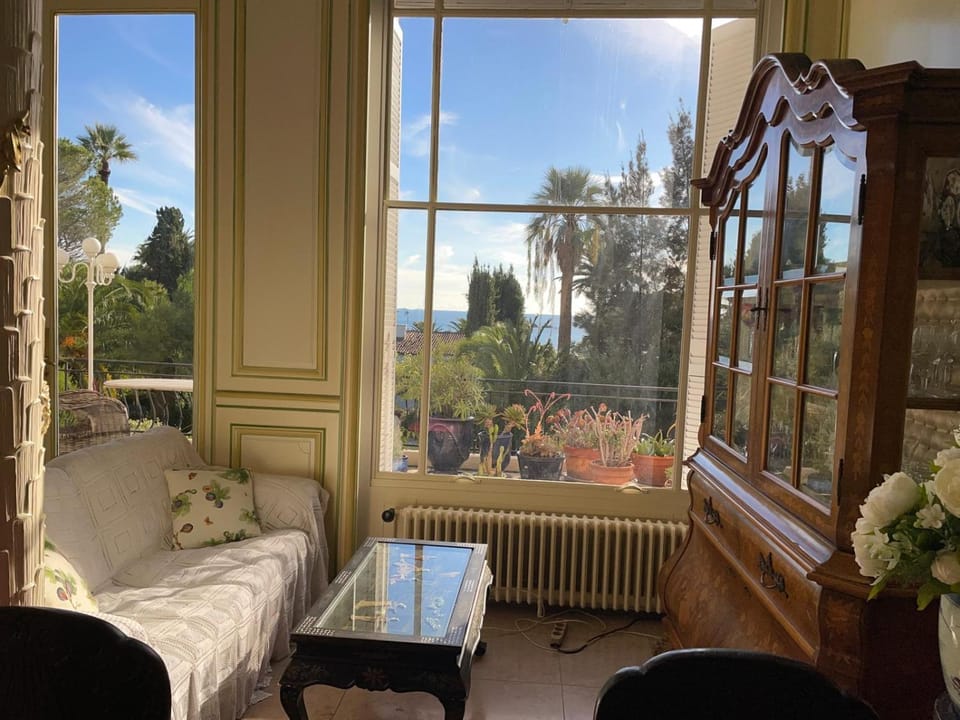 The Royal Suite, Villa Notre Dame Apartment in Saint-Raphael