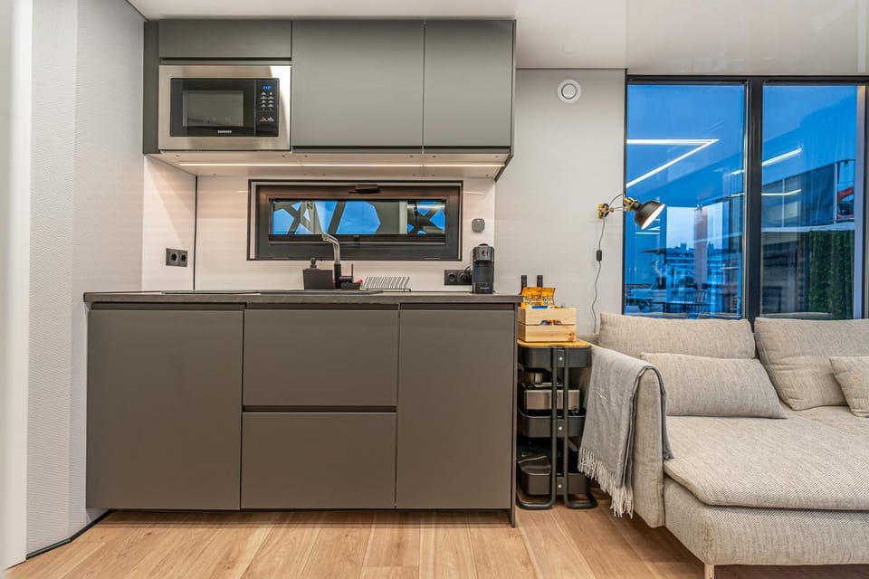 Kitchen or kitchenette, kitchen