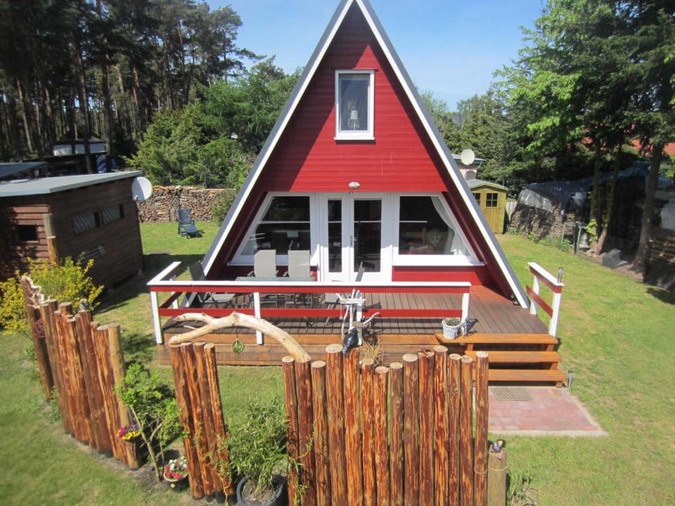 Property building, Facade/entrance, Garden, Balcony/Terrace