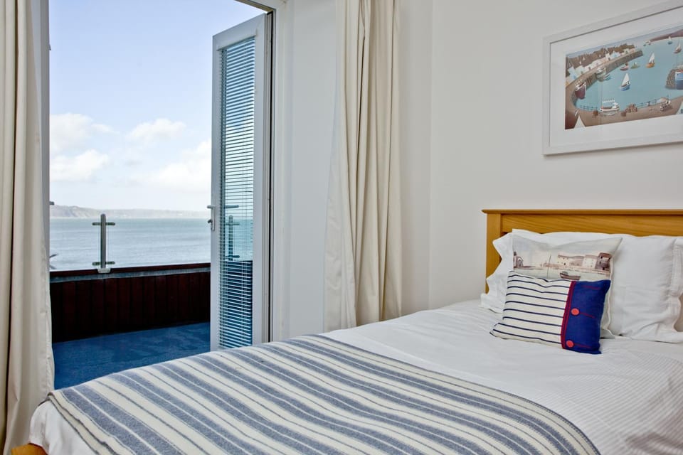 Bed, Bedroom, Sea view