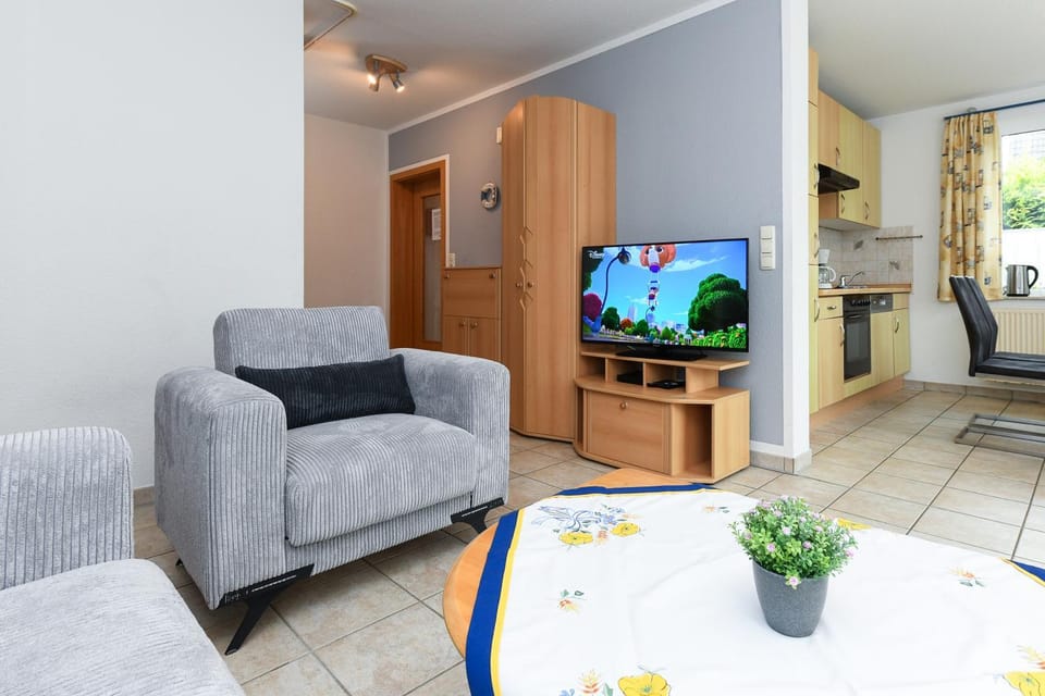 TV and multimedia, Kitchen or kitchenette, Living room, Seating area