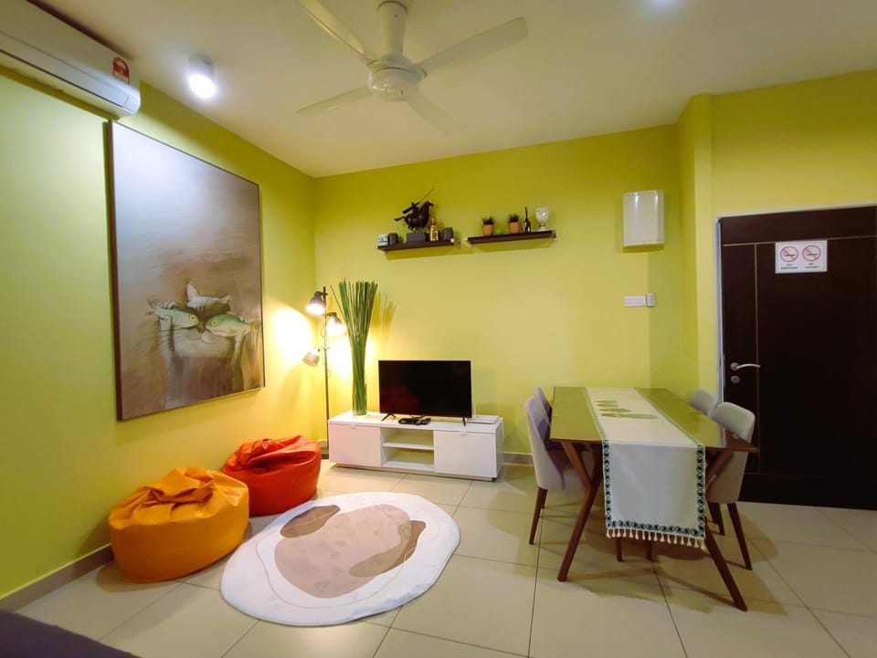 TV and multimedia, Living room, Seating area, Dining area, air conditioner