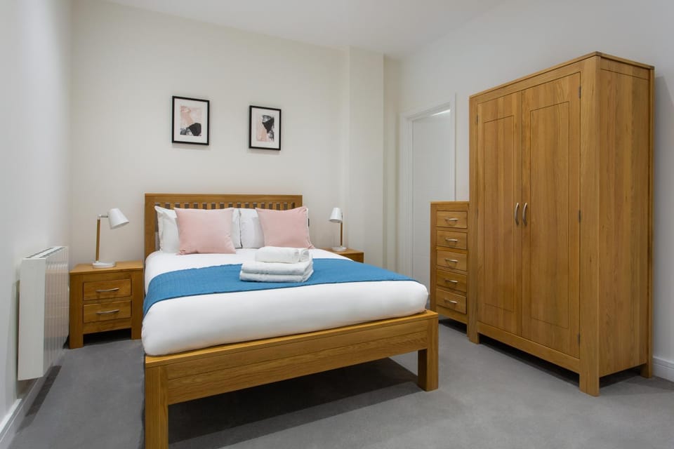 Bed, Bedroom, towels, wardrobe