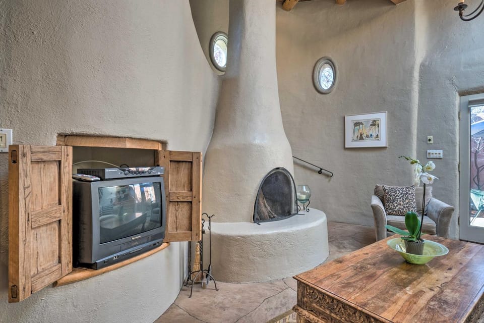 Chic Adobe-Style Bungalow in Historic Santa Fe! House in Santa Fe