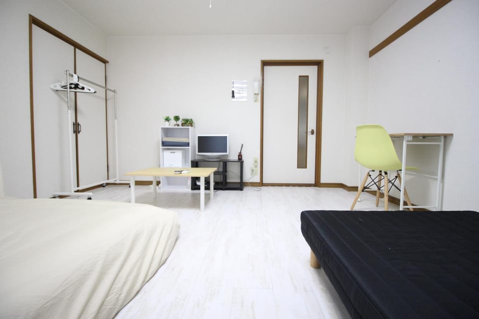 Bed, TV and multimedia, Living room, Photo of the whole room, Bedroom