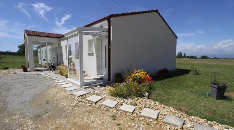 Property building, Facade/entrance, Garden