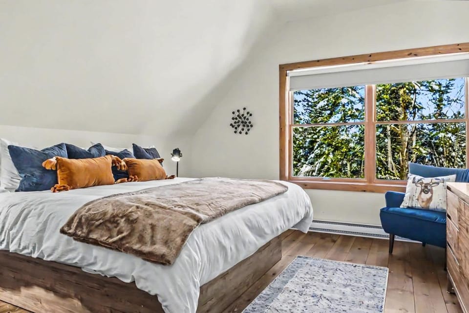 Bed, Bedroom
