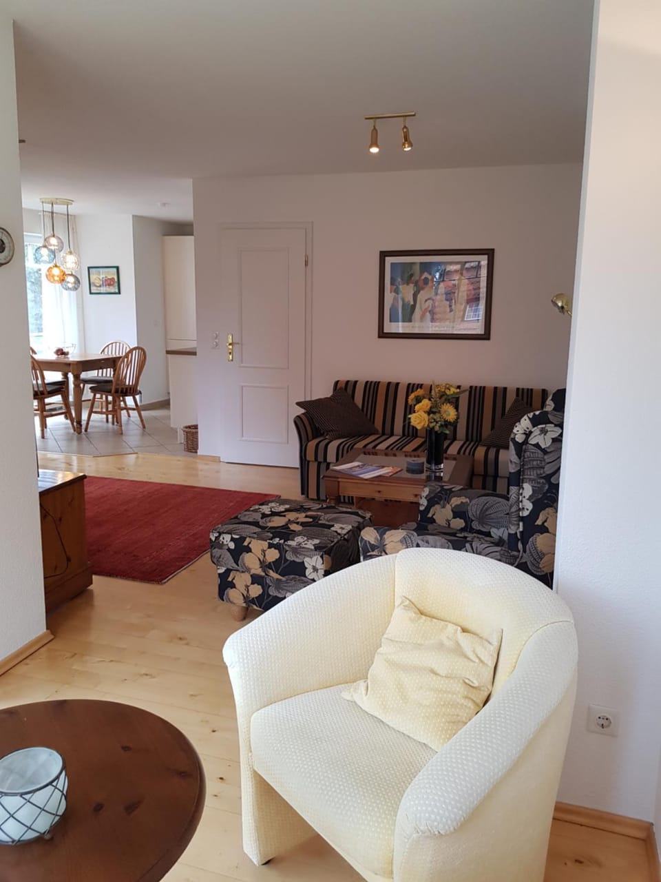 Living room, Seating area, Dining area