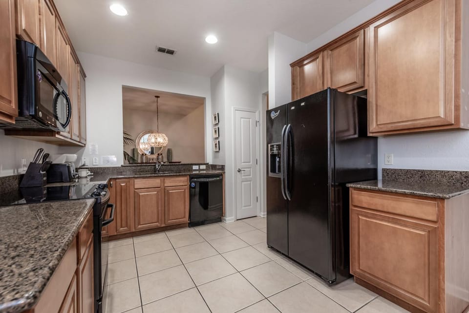 Spacious Home wPrivate PoolSpa & FREE Waterpark House in Windsor Hills