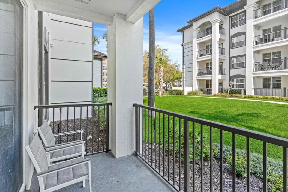 First floor Vista Cay Condo wFREE Resort Access House in Orlando