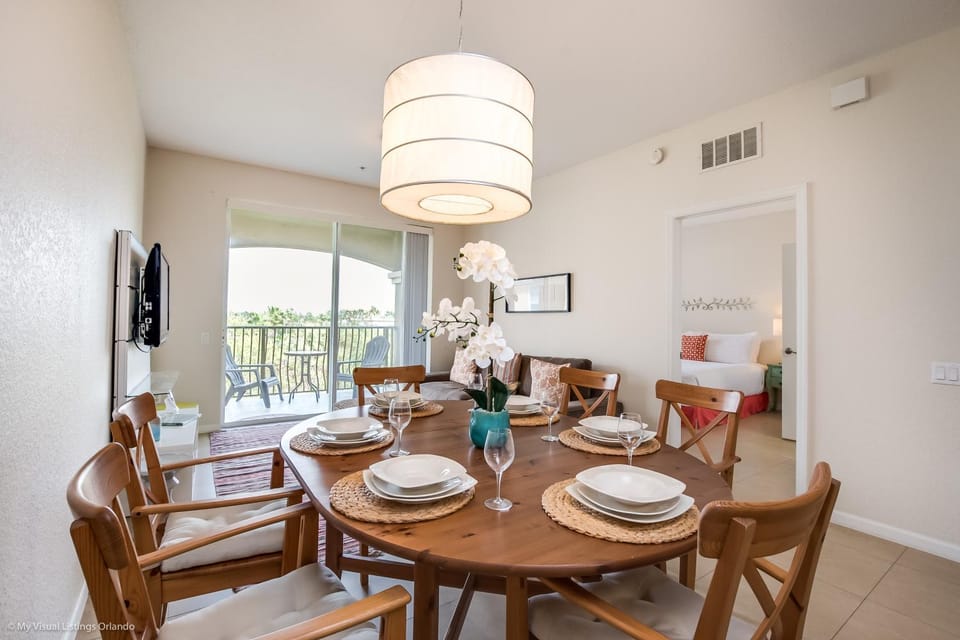 Cozy Condo wPrivate Balcony & FREE Resort Access Apartment in Orlando
