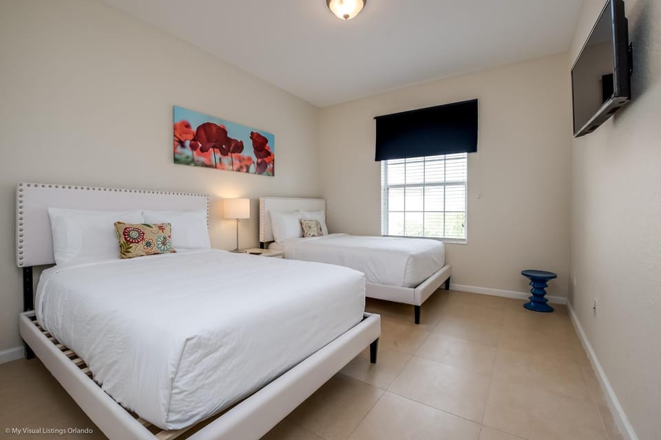 Cozy Condo wPrivate Balcony & FREE Resort Access Apartment in Orlando