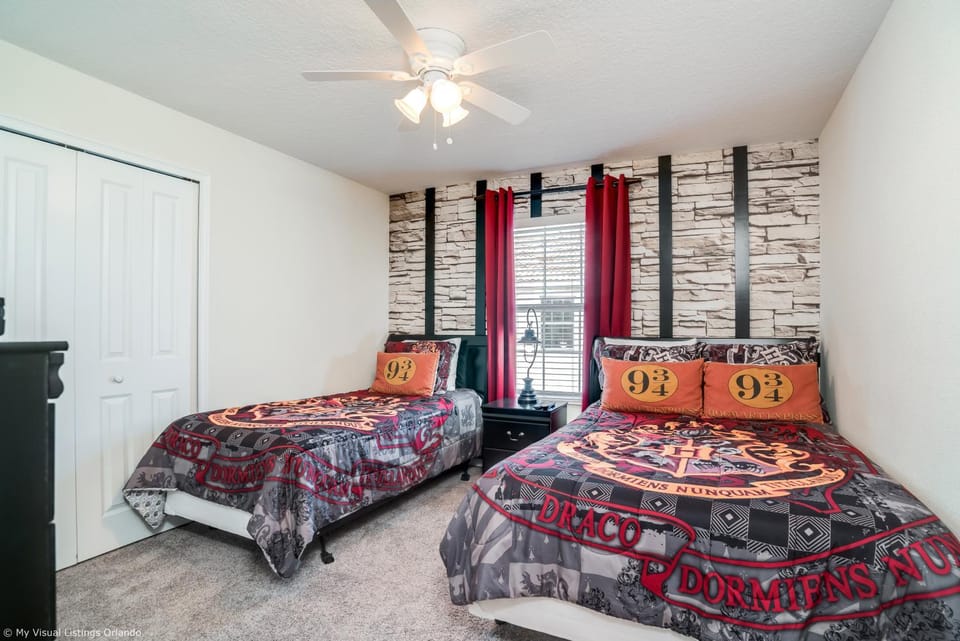 Stunning Lakeview Townhome w Private Pool House in Kissimmee