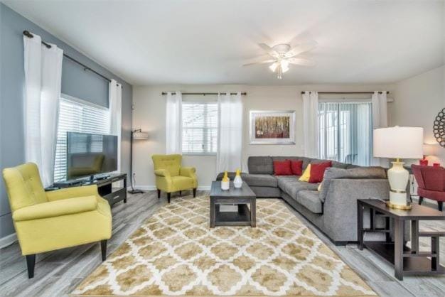 Stunning Lakeview Townhome w Private Pool House in Kissimmee