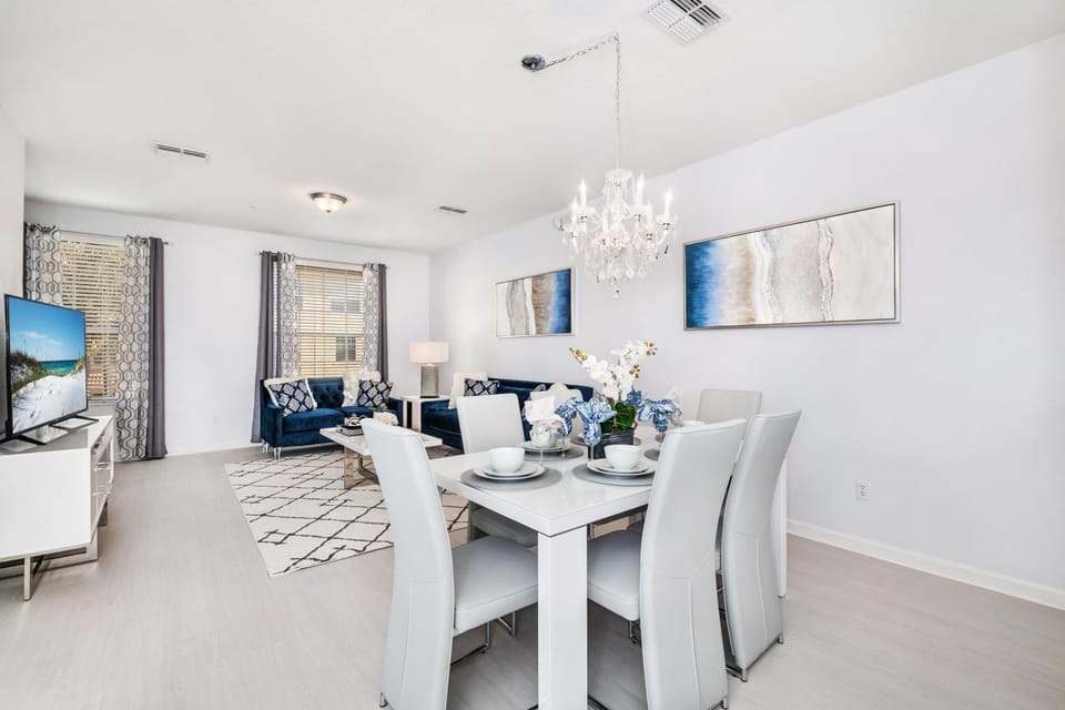 Updated Vista Cay Townhome, 10 min from Universal House in Orlando