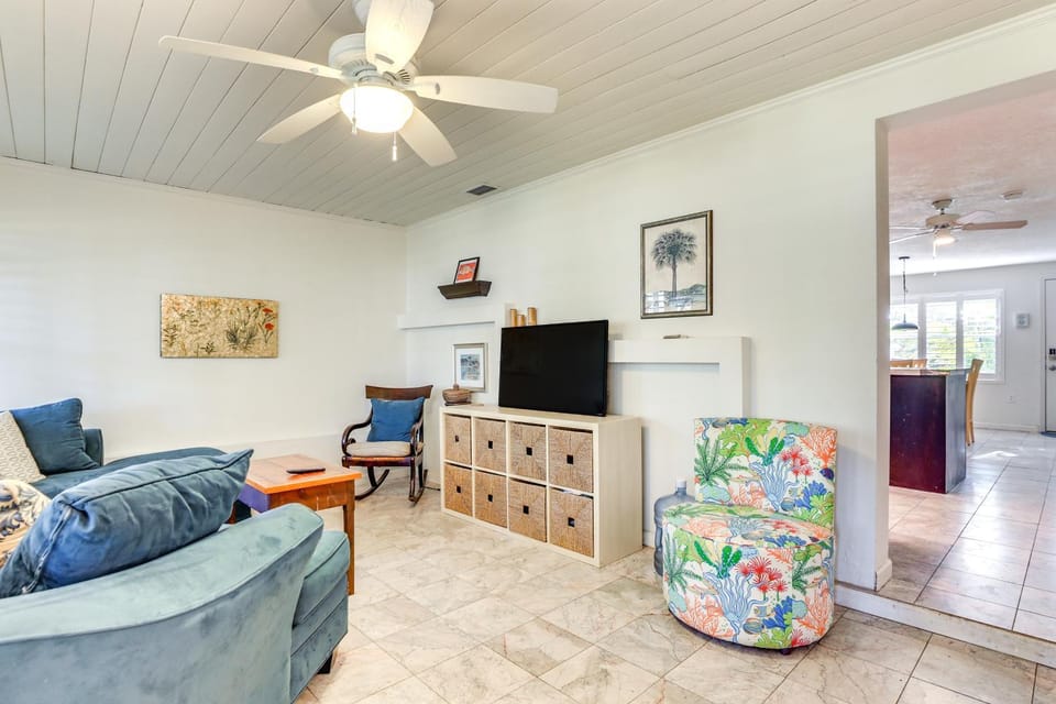 Englewood Bungalow 1 Mi to Beach: Pets Welcome! House in South Venice
