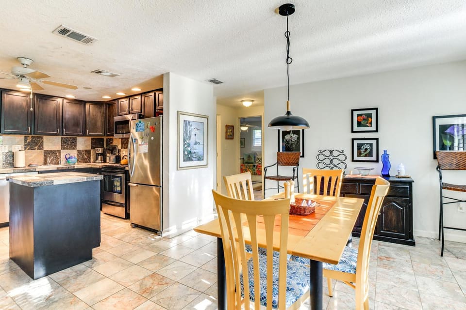 Englewood Bungalow 1 Mi to Beach: Pets Welcome! House in South Venice