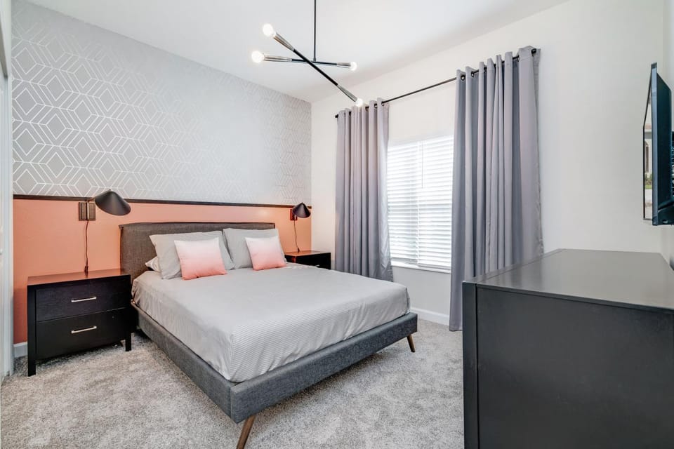 Beautiful Modern Home wPrivate Pool Near WDW House in Kissimmee