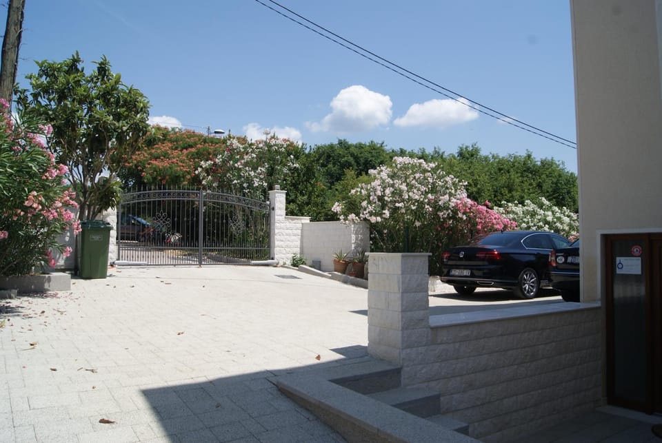 Apartment Overlooking the Sea 360 Apartment in Zadar County