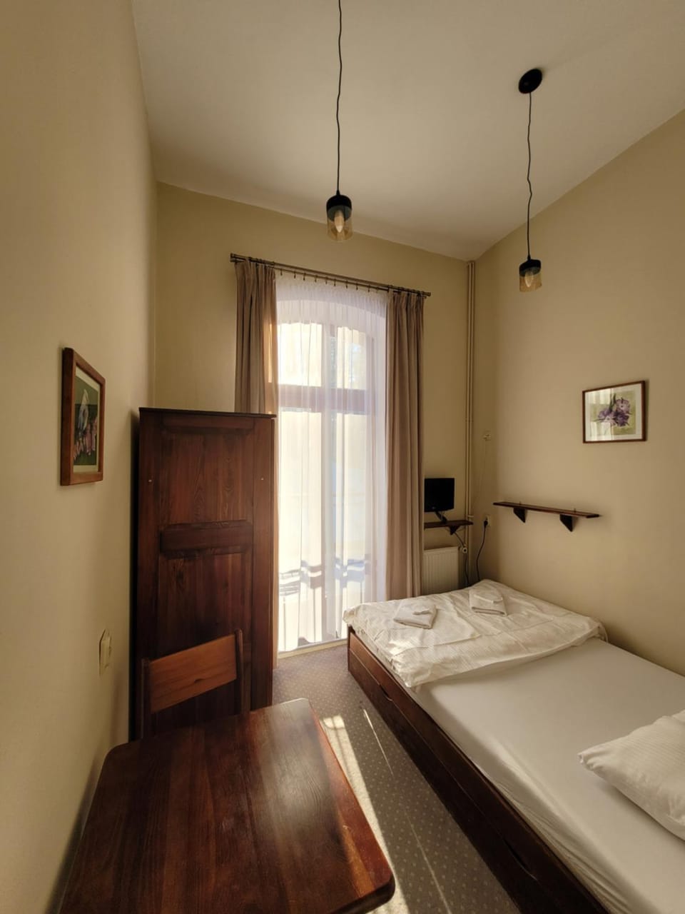 Bed, Photo of the whole room, Bedroom, hair dresser, wardrobe