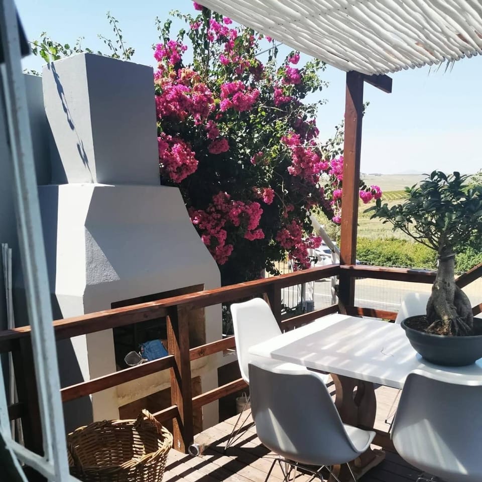 View (from property/room), Balcony/Terrace, Seating area, Garden view
