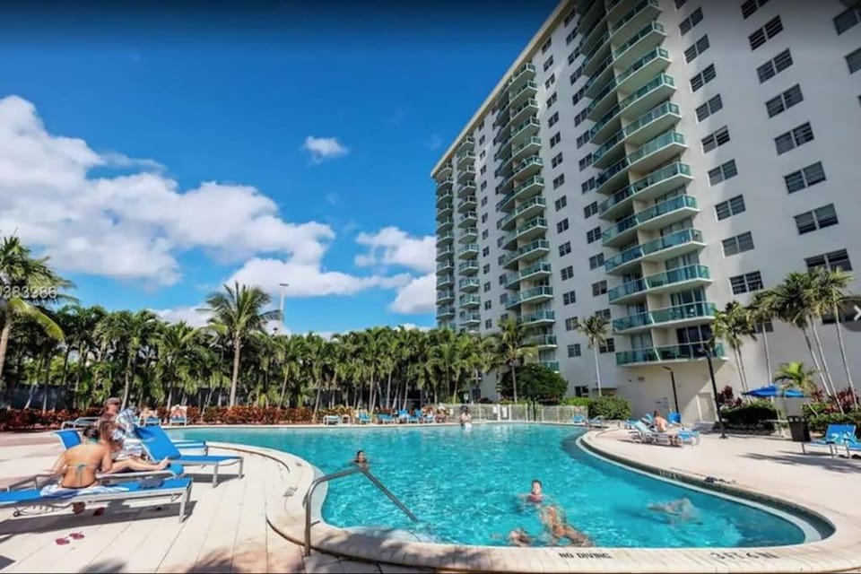 Swimming pool, Swimming pool