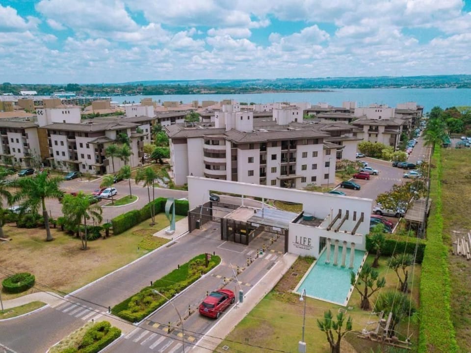 Facade/entrance, Bird's eye view, Street view