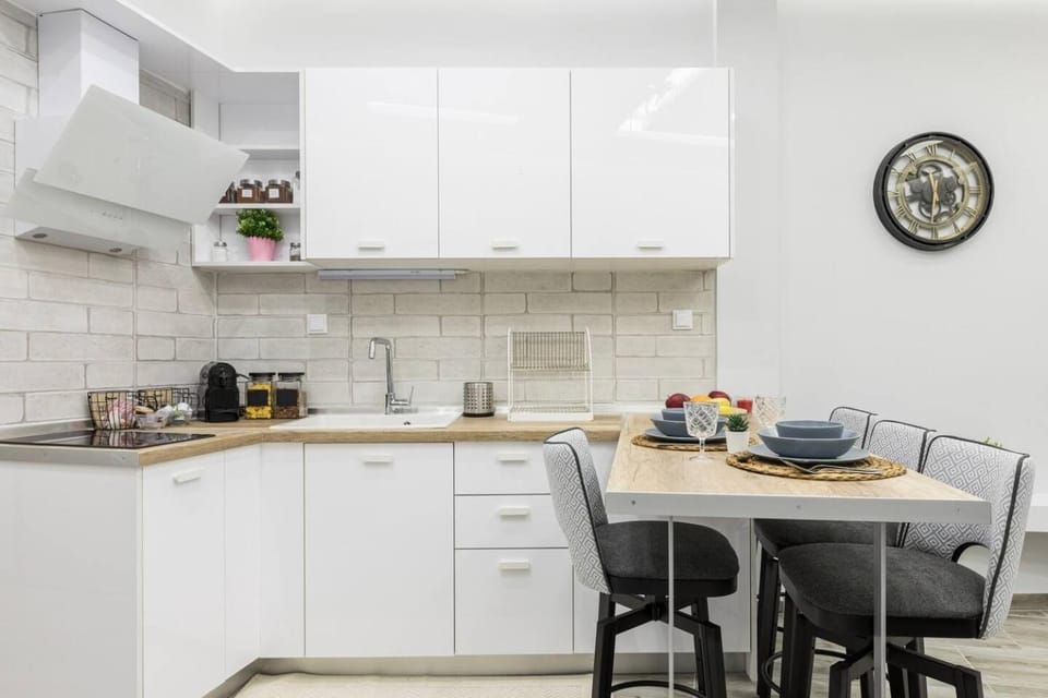 Kitchen or kitchenette, Food and drinks