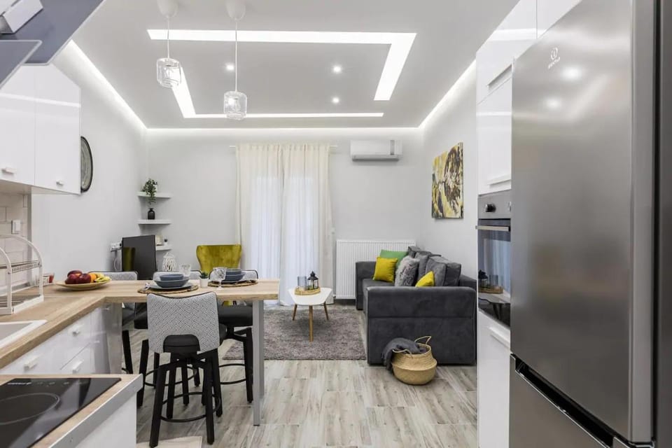 Kitchen or kitchenette, Living room, Seating area, Dining area