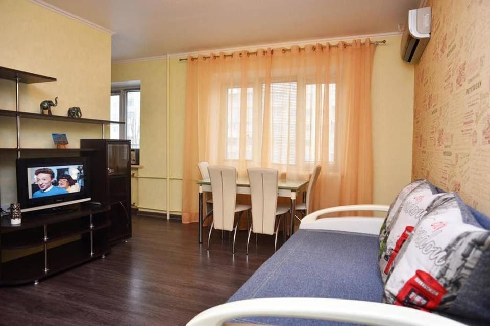 TV and multimedia, Living room, Seating area, Dining area, Evening entertainment